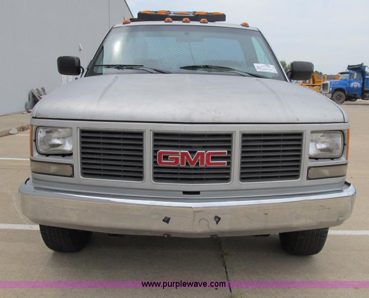 image for item B2803 1993 GMC Sierra C3500 pickup truck
