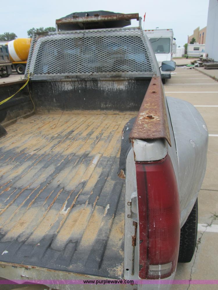 image for item B2803 1993 GMC Sierra C3500 pickup truck