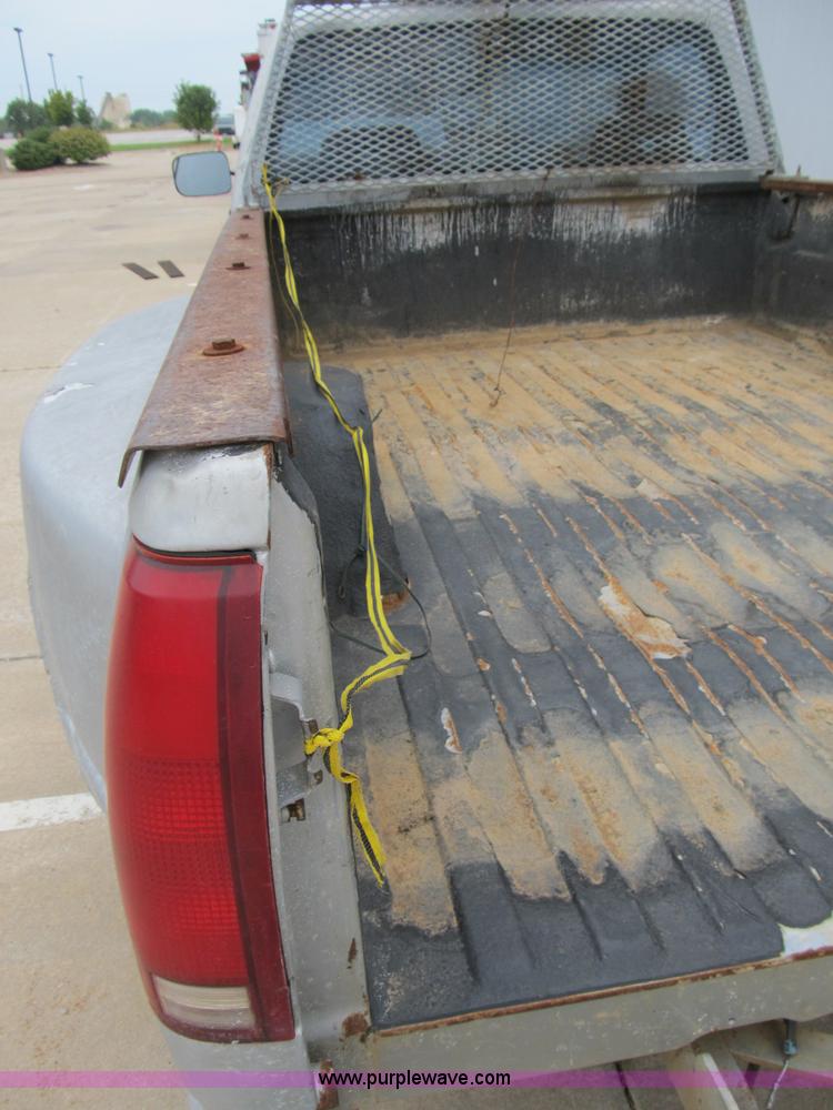 image for item B2803 1993 GMC Sierra C3500 pickup truck