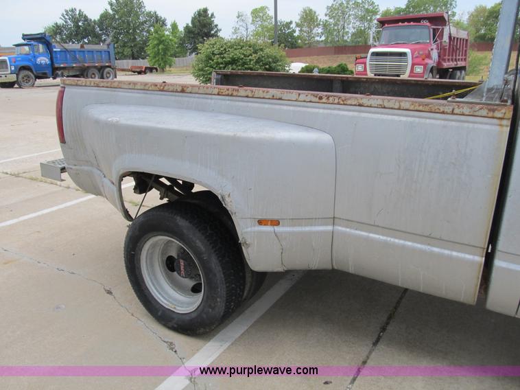 image for item B2803 1993 GMC Sierra C3500 pickup truck