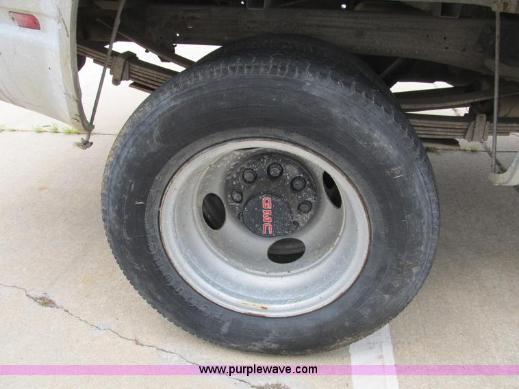 image for item B2803 1993 GMC Sierra C3500 pickup truck