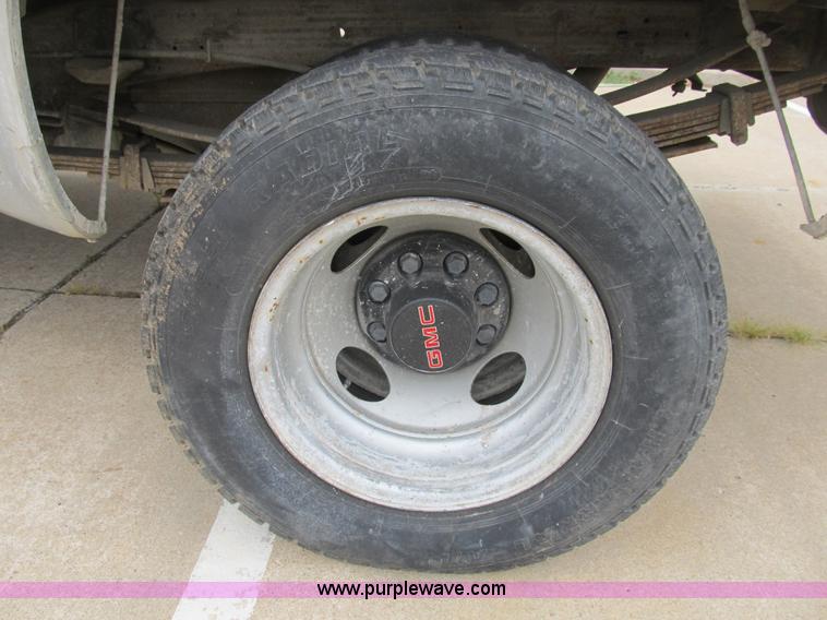 image for item B2803 1993 GMC Sierra C3500 pickup truck