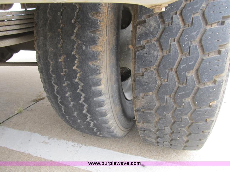 image for item B2803 1993 GMC Sierra C3500 pickup truck