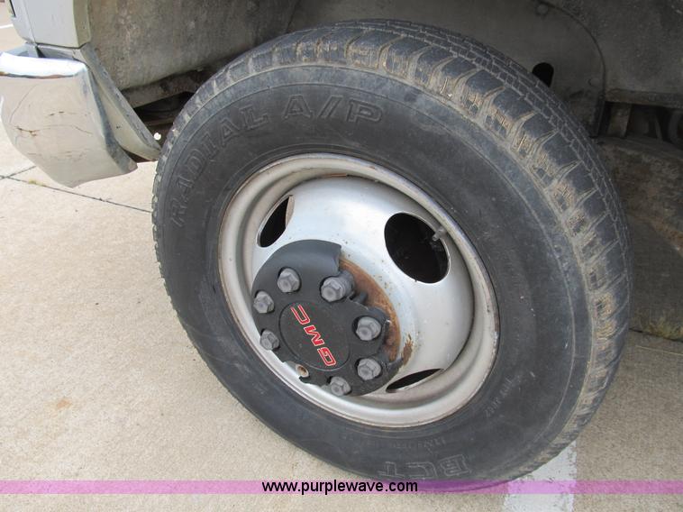 image for item B2803 1993 GMC Sierra C3500 pickup truck