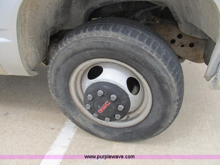 image for item B2803 1993 GMC Sierra C3500 pickup truck