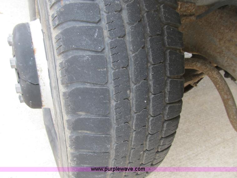 image for item B2803 1993 GMC Sierra C3500 pickup truck