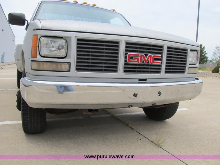 image for item B2803 1993 GMC Sierra C3500 pickup truck