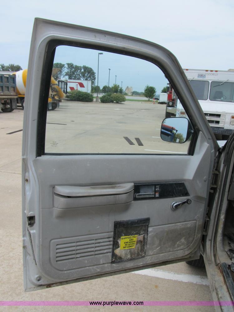 image for item B2803 1993 GMC Sierra C3500 pickup truck