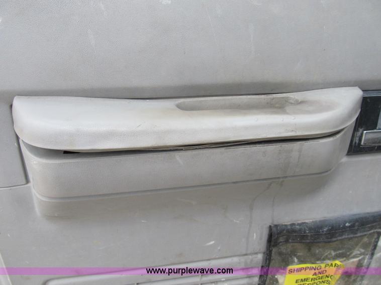 image for item B2803 1993 GMC Sierra C3500 pickup truck