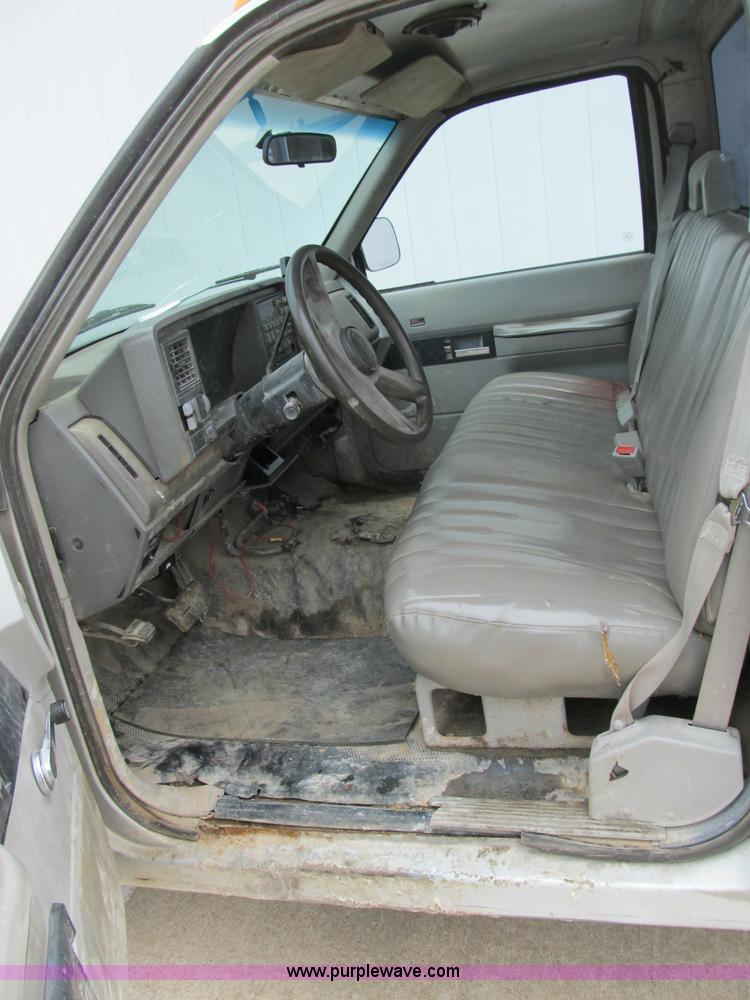 image for item B2803 1993 GMC Sierra C3500 pickup truck