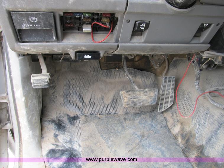 image for item B2803 1993 GMC Sierra C3500 pickup truck