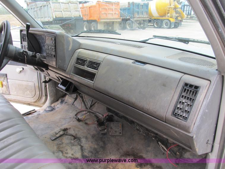 image for item B2803 1993 GMC Sierra C3500 pickup truck