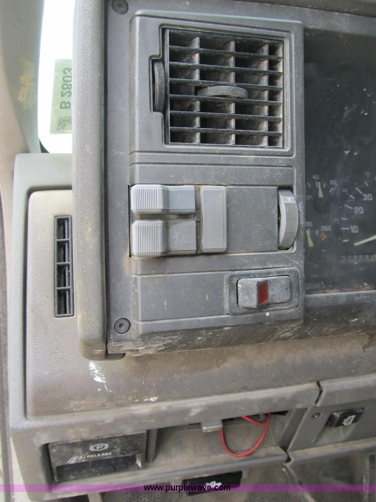 image for item B2803 1993 GMC Sierra C3500 pickup truck