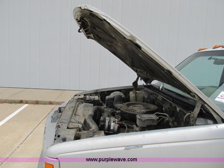 image for item B2803 1993 GMC Sierra C3500 pickup truck