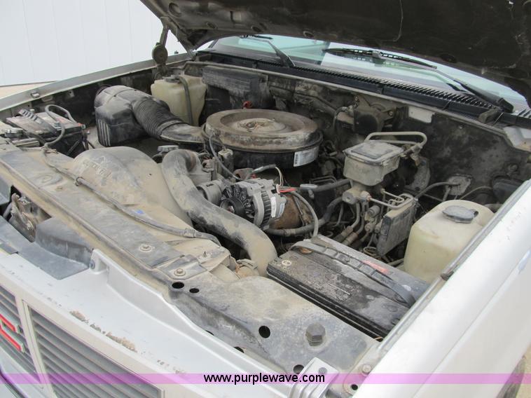 image for item B2803 1993 GMC Sierra C3500 pickup truck