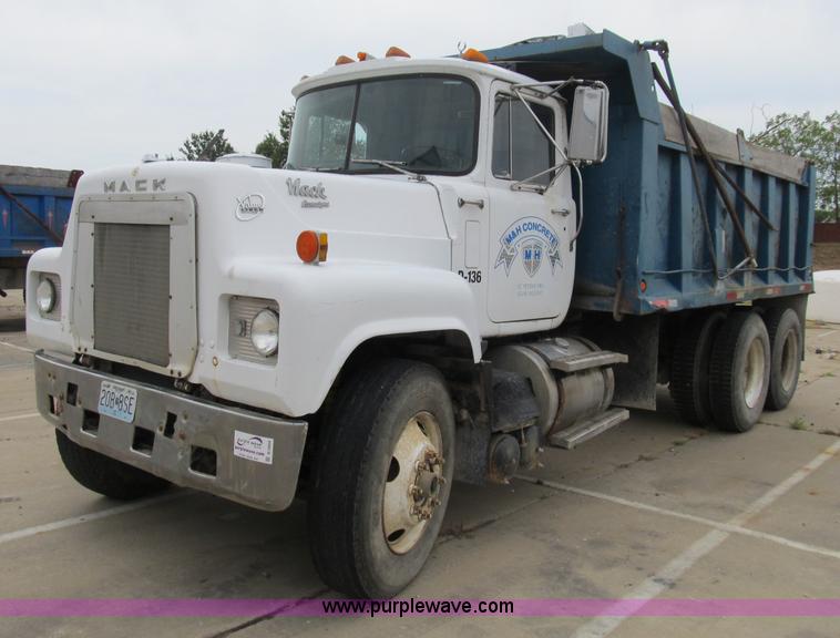 image for item B2804 1986 Mack RS688LST Econodyne tandem axle dump truck