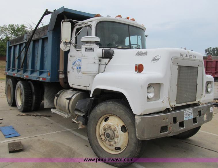 image for item B2804 1986 Mack RS688LST Econodyne tandem axle dump truck