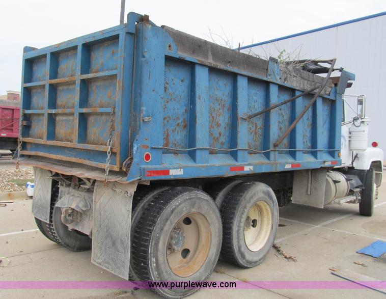 image for item B2804 1986 Mack RS688LST Econodyne tandem axle dump truck