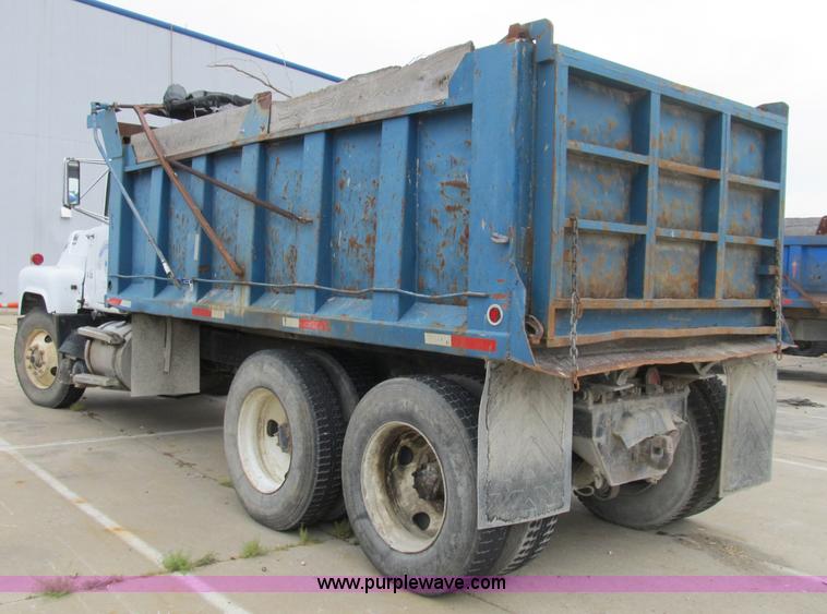 image for item B2804 1986 Mack RS688LST Econodyne tandem axle dump truck