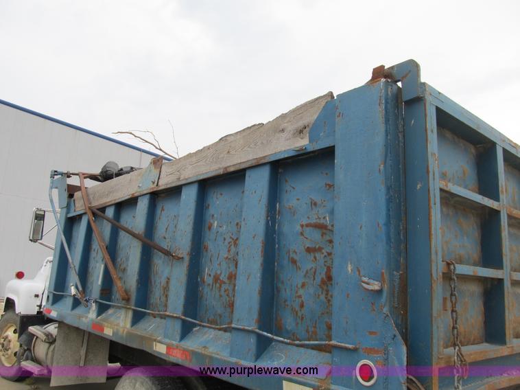 image for item B2804 1986 Mack RS688LST Econodyne tandem axle dump truck