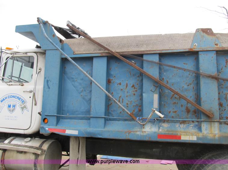 image for item B2804 1986 Mack RS688LST Econodyne tandem axle dump truck