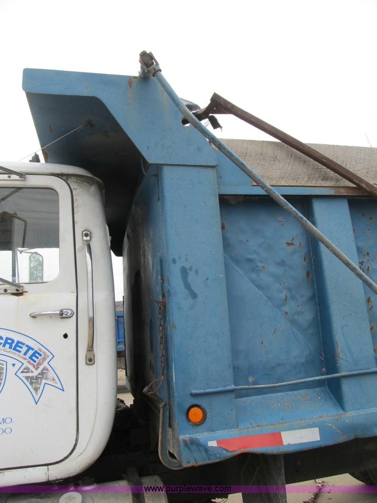 image for item B2804 1986 Mack RS688LST Econodyne tandem axle dump truck