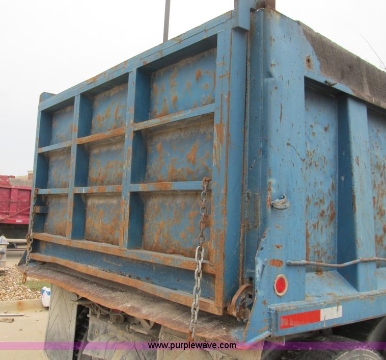 image for item B2804 1986 Mack RS688LST Econodyne tandem axle dump truck