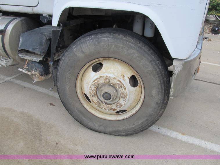 image for item B2804 1986 Mack RS688LST Econodyne tandem axle dump truck