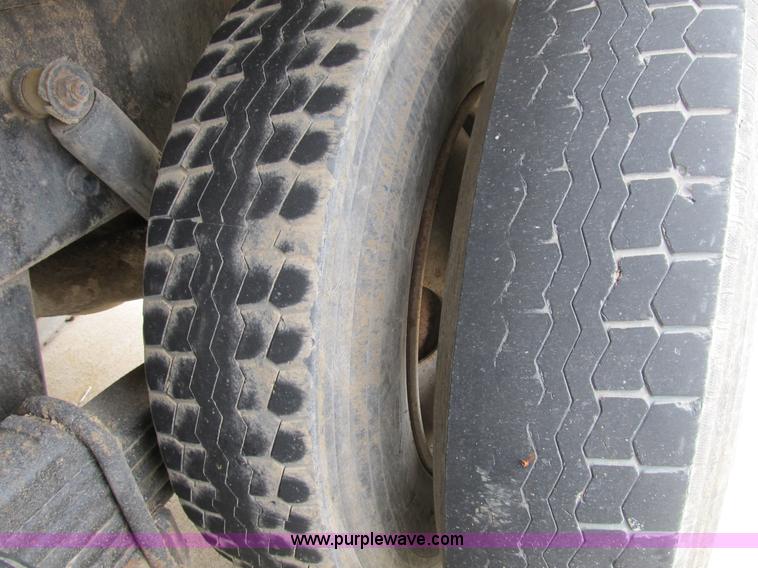 image for item B2804 1986 Mack RS688LST Econodyne tandem axle dump truck