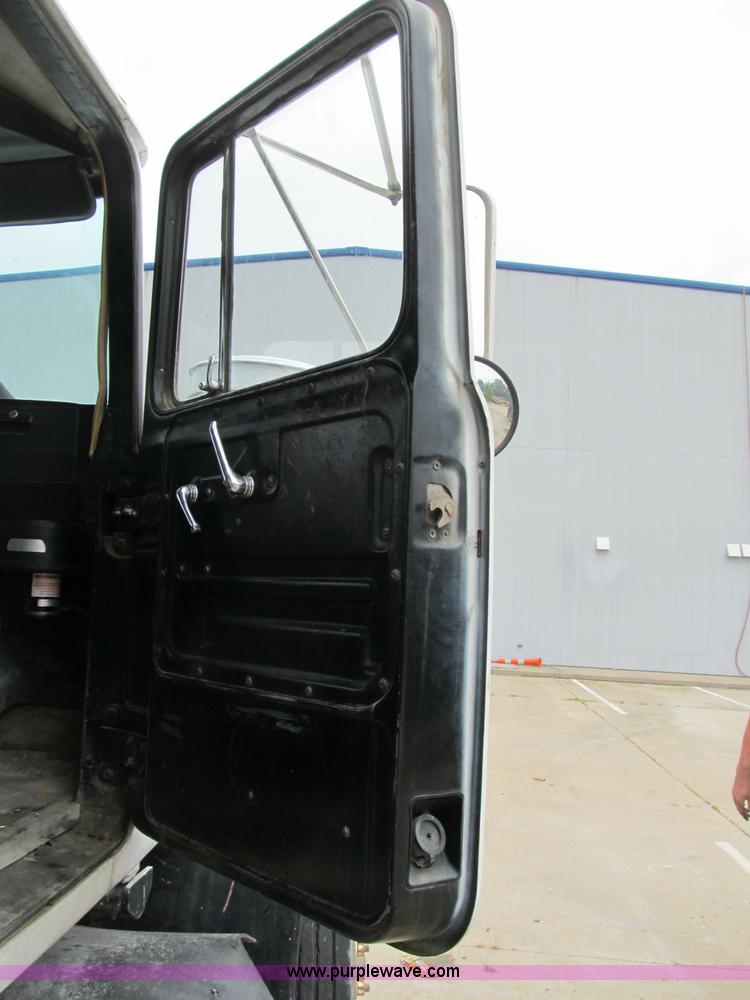 image for item B2804 1986 Mack RS688LST Econodyne tandem axle dump truck