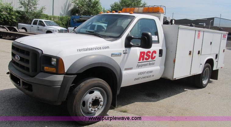 image for item B2813 2005 Ford F550 XL Super Duty utility pickup truck