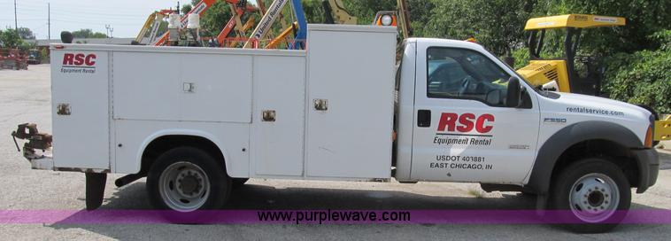 image for item B2813 2005 Ford F550 XL Super Duty utility pickup truck