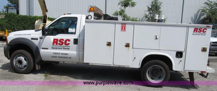 image for item B2813 2005 Ford F550 XL Super Duty utility pickup truck