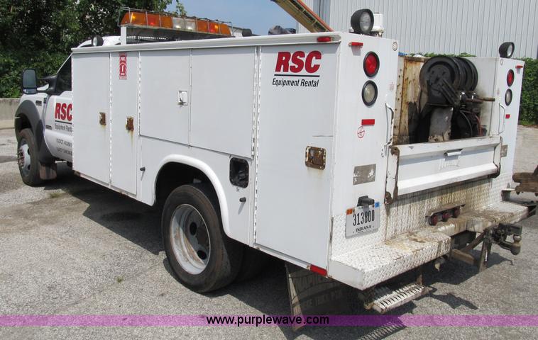 image for item B2813 2005 Ford F550 XL Super Duty utility pickup truck