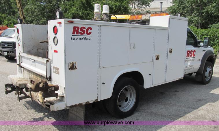 image for item B2813 2005 Ford F550 XL Super Duty utility pickup truck
