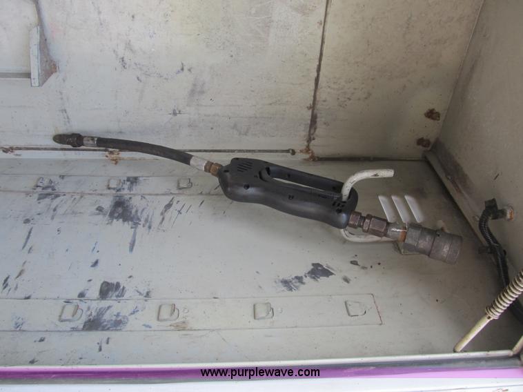 image for item B2813 2005 Ford F550 XL Super Duty utility pickup truck