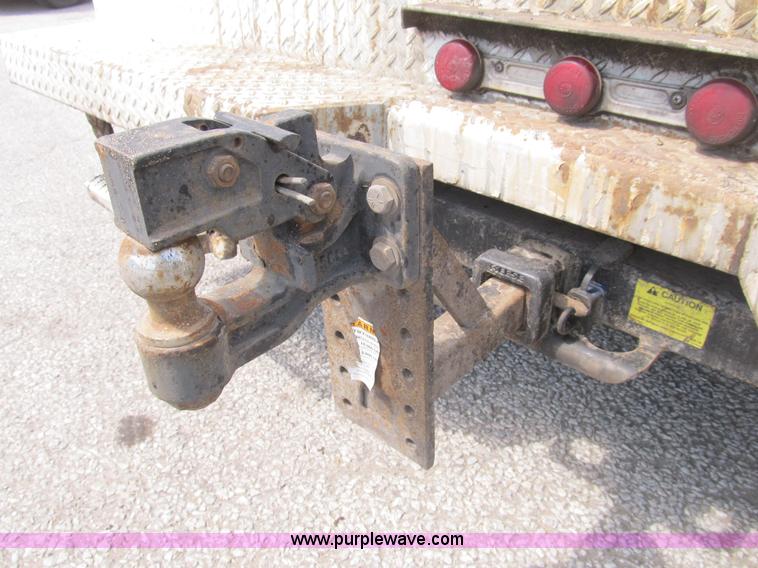 image for item B2813 2005 Ford F550 XL Super Duty utility pickup truck