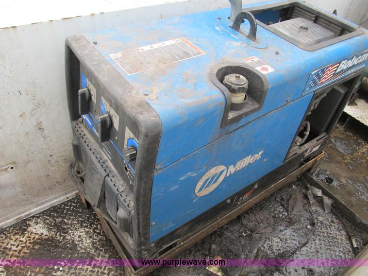 image for item B2813 2005 Ford F550 XL Super Duty utility pickup truck