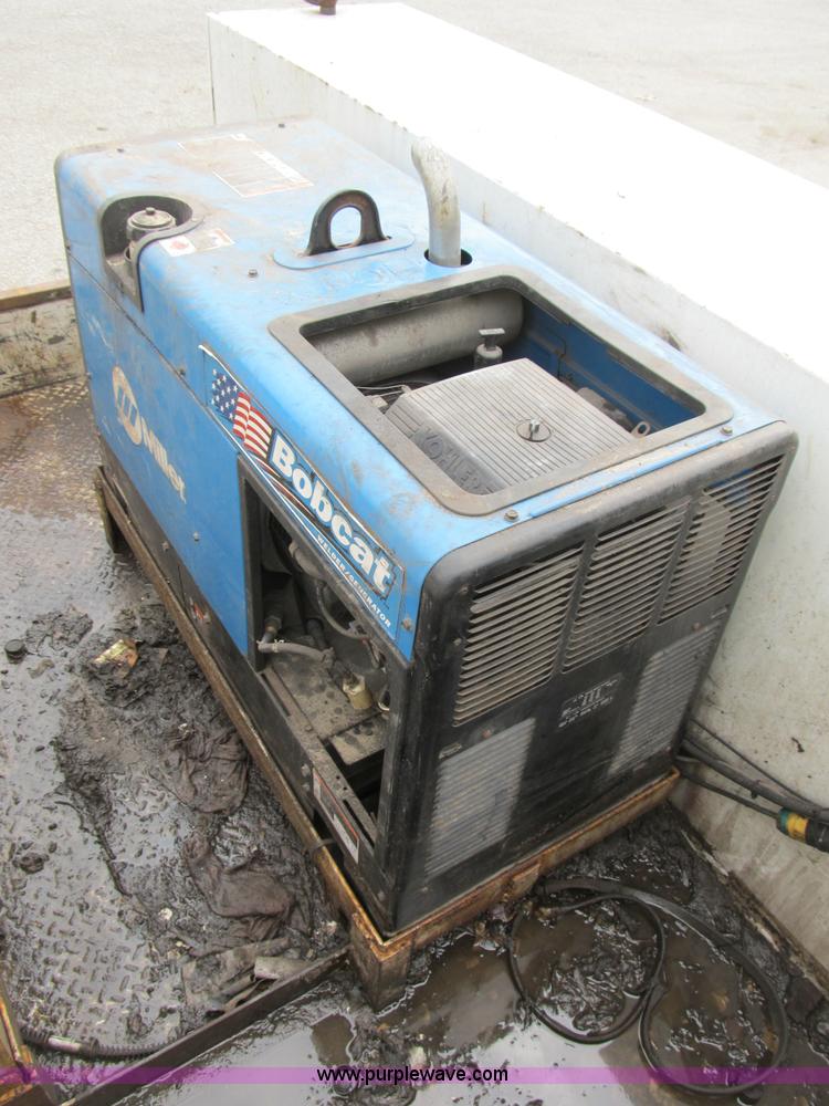 image for item B2813 2005 Ford F550 XL Super Duty utility pickup truck