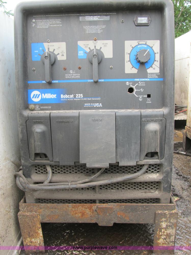 image for item B2813 2005 Ford F550 XL Super Duty utility pickup truck