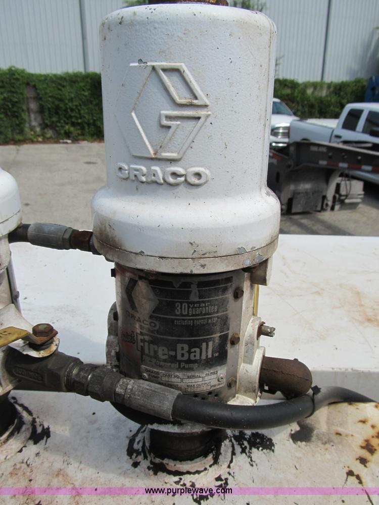 image for item B2813 2005 Ford F550 XL Super Duty utility pickup truck