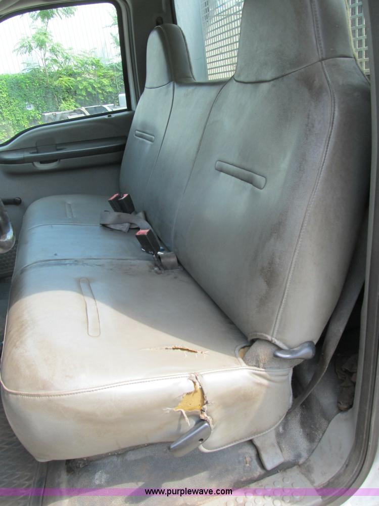 image for item B2813 2005 Ford F550 XL Super Duty utility pickup truck