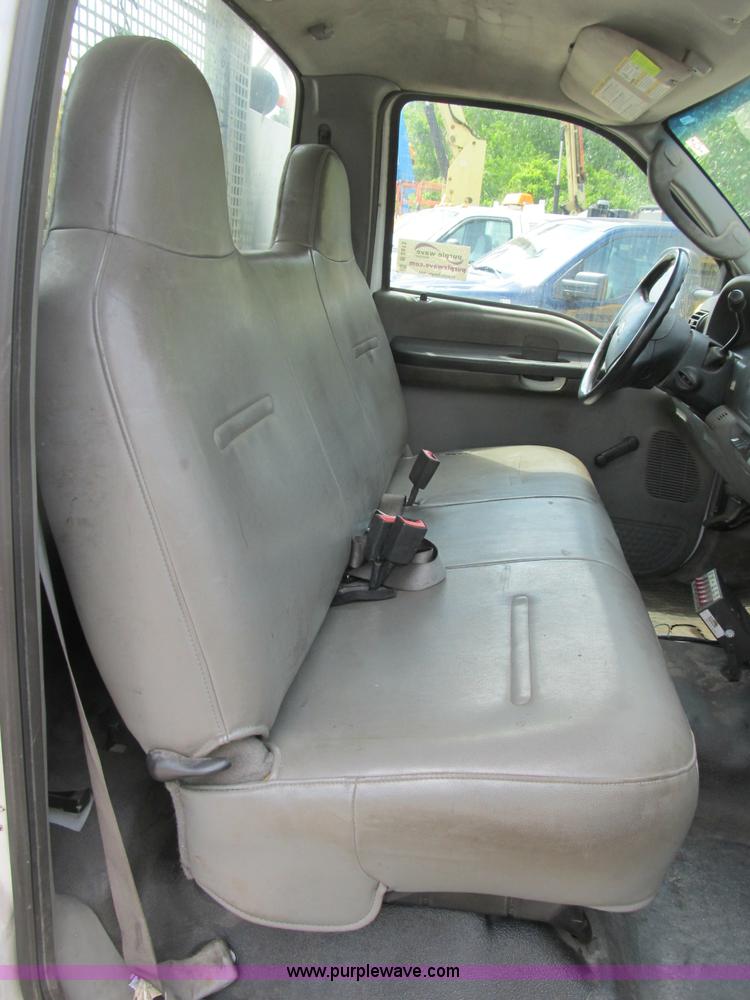 image for item B2813 2005 Ford F550 XL Super Duty utility pickup truck