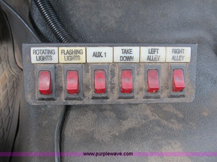 image for item B2813 2005 Ford F550 XL Super Duty utility pickup truck