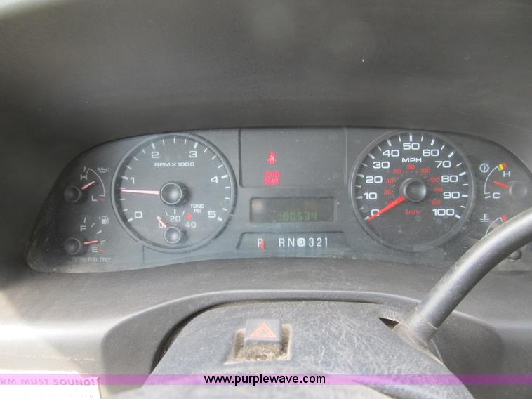 image for item B2813 2005 Ford F550 XL Super Duty utility pickup truck