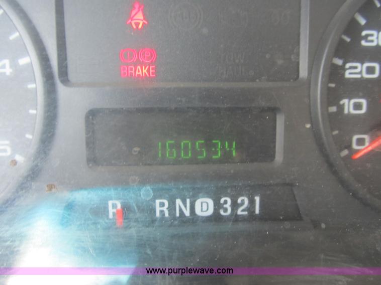 image for item B2813 2005 Ford F550 XL Super Duty utility pickup truck