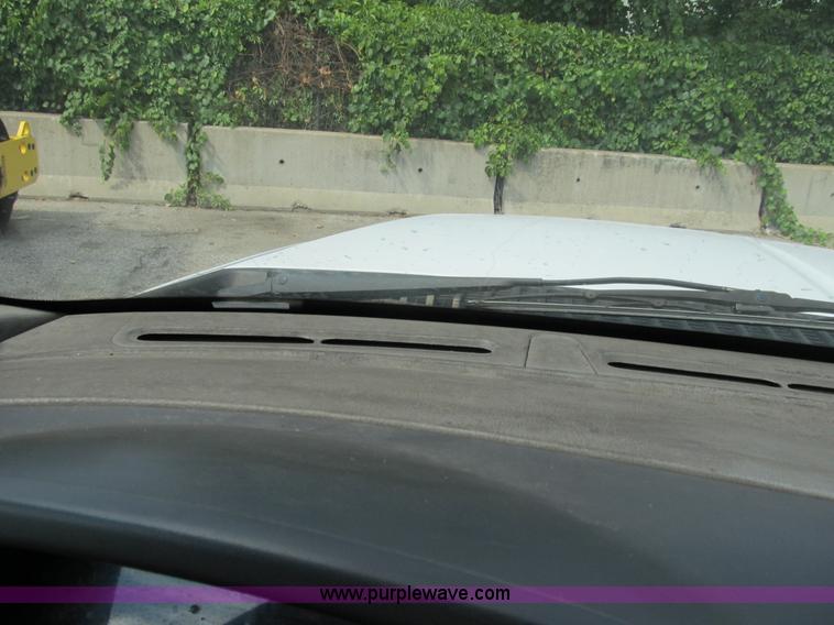 image for item B2813 2005 Ford F550 XL Super Duty utility pickup truck