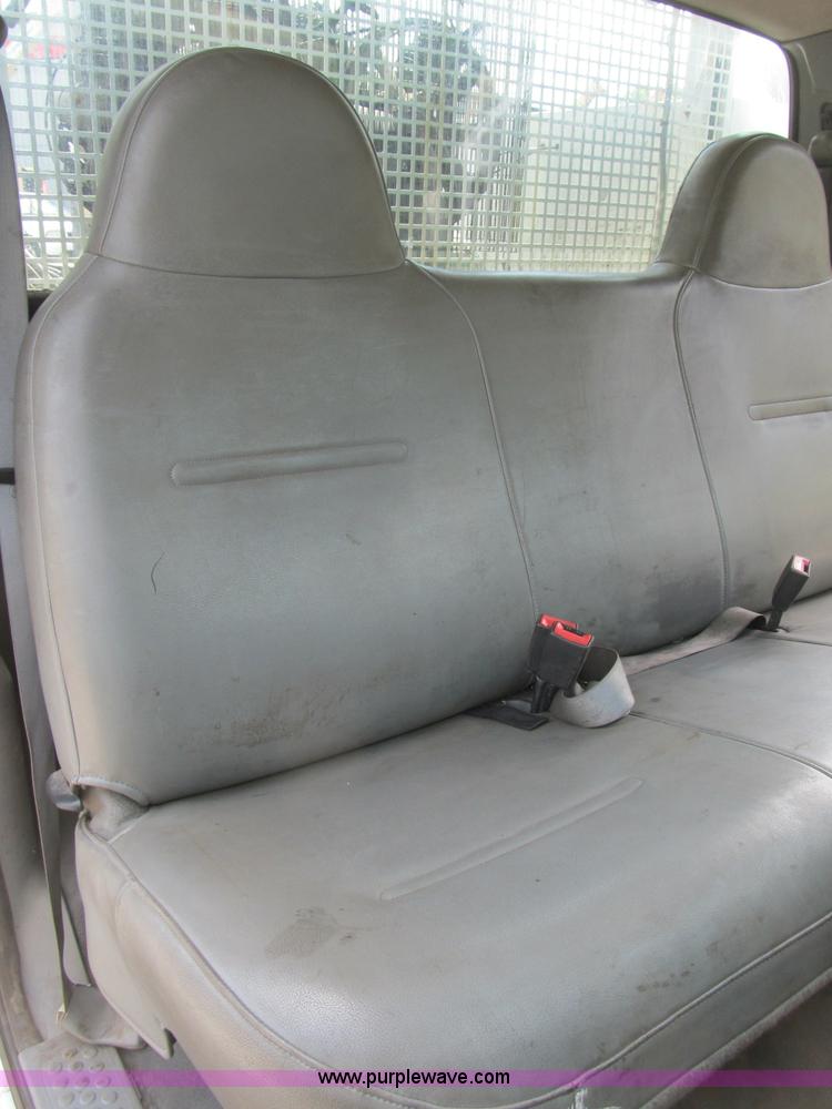 image for item B2813 2005 Ford F550 XL Super Duty utility pickup truck