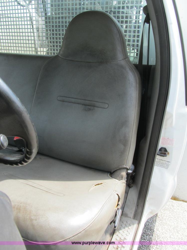 image for item B2813 2005 Ford F550 XL Super Duty utility pickup truck