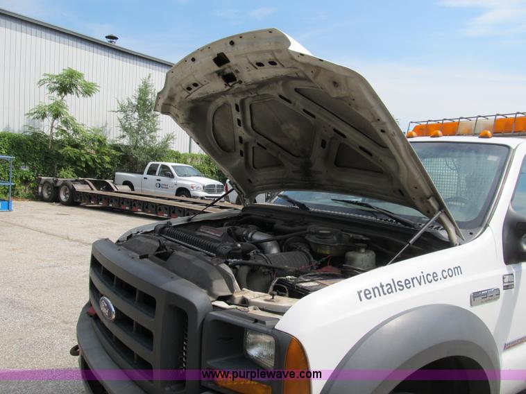 image for item B2813 2005 Ford F550 XL Super Duty utility pickup truck